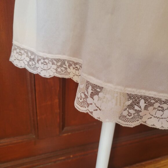 Vintage White Nylon Full Slip Lace Trim Adjustable Straps Womens Size 34 USA-Mad - Picture 3 of 6